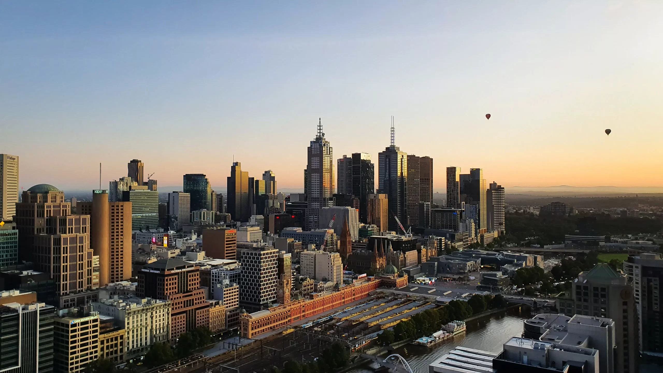 Melbourne City Skyline View